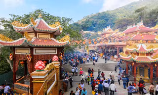 Hòa thượng Viên Minh cho rằng lên chùa cầu lộc, cầu tài, cầu danh... là sai và có cầu cũng không được