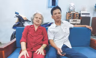Bà Bê và anh Lê Thanh Bình – người con được sinh ra đúng vào trưa 30 tháng 4 năm 1975