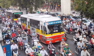 Hà Nội sẽ thí điểm hạn chế, cấm phương tiện giao thông tại một số khu vực để xây dựng vùng an toàn về môi trường. Ảnh: A.Trọng