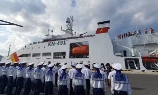 Tàu Kiểm ngư KN-491 rời đất liền ra Trường Sa. Ảnh: Nguyễn Tuấn 