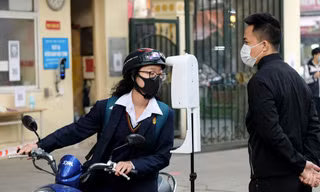 Hà Nội quyết tâm không để dịch bệnh làm tụt hậu đời sống kinh tế - xã hội của Thủ đô. Ảnh: Hoàng Mạnh Thắng