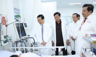 Chủ tịch nước Võ Văn Thưởng thăm, động viên y, bác sỹ Bệnh viện Nhi đồng 1