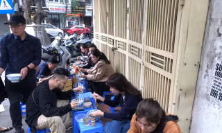 Khóc cười ngày đầu đi làm vì tìm quán ăn khó như... lên trời 