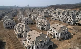Biệt thự triệu USD biến thành… chuồng bò