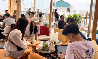 Lý do người Việt thích đi cafe, hay ăn ngoài