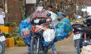 Chợ đầu mối lớn nhất TPHCM ế ẩm, tiểu thương 'kêu cứu' vì bị ép giá