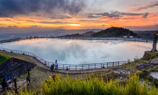 Điều không tưởng trên đỉnh núi lửa nổi tiếng làng cổ Indonesia
