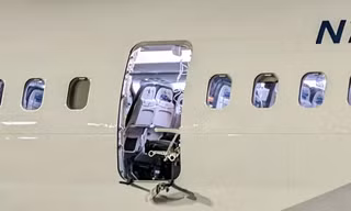 Lời thỉnh cầu của CEO Boeing sau vụ máy bay bung cửa trên không