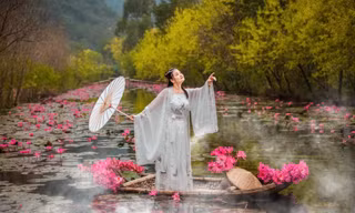 NSND Thu Quế hóa tiên nữ mộng mơ, trẻ trung đáng ngưỡng mộ ở tuổi 51