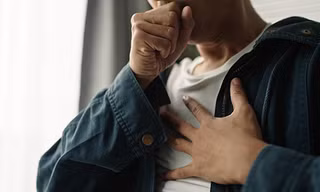 Bị ho kéo dài là dấu hiệu cảnh báo mắc bệnh lý nghiêm trọng?