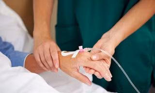 Người mắc cúm A có nên truyền dịch không? 