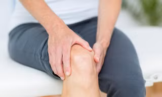 Lý do đau nhức xương khớp khi trời nồm ẩm