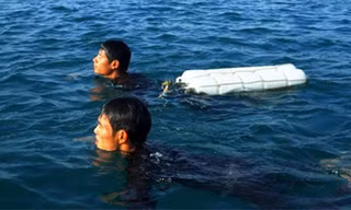 Chiến sĩ đặc công người nhái thuộc Lữ đoàn Đặc công 5 trong một buổi huấn luyện.