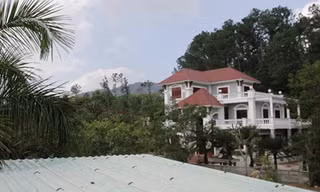 Biệt thự xây trái phép dưới chân núi Hải Vân của ông Phan Như Thạch. Ảnh Đức Hoàng.