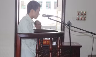 Bị cáo Vinh trước vành móng ngựa. Ảnh: Chân Nhân/ Ngoisao.net