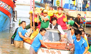 Tưng bừng lễ hội cầu ngư của ngư dân Đà Nẵng