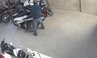 Tên trộm lần lượt bẻ khóa 3 xe máy ở nhà trọ