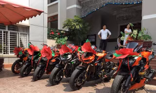 Một đám cưới diễn ra vào dịp cuối tuần tại Biên Hòa đã quy tụ những người chơi xe thuộc câu lạc bộ Motor Sport Z1000 tham gia đón dâu.