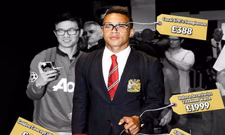 'Ronaldo Hà Lan' khoe iPhone 6 mạ vàng giá 6.500 USD