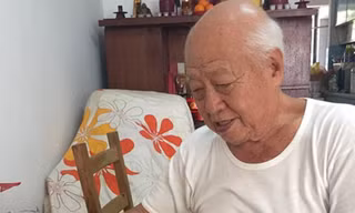 Ông Woo Koon Seng từng lái xe chở anh em ông Lý Hiển Long đi học lúc còn nhỏ. Ảnh: AsiaOne.