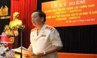 Trung tướng, GS.TS Nguyễn Xuân Yêm, Bí thư Đảng ủy, Giám đốc Học viện phát biểu tại lễ mít tinh.