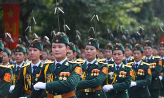 Bóng hồng trong lễ diễu binh, diễu hành kỷ niệm Quốc khánh