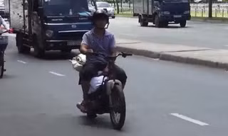 Xe cũ nát tung hành trên đường phố TP HCM