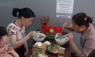  Bún bò 1.000 đồng cho người nghèo ở Hà Nội