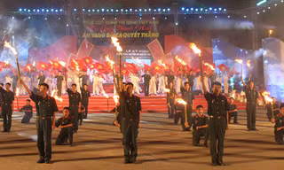 Dạ hội thanh niên “Âm vang bài ca quyết thắng”