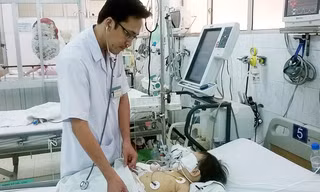 Bé Lê Nguyễn Nguyệt C. vẫn đang được điều trị tại Bệnh viện Nhi Đồng Nai.