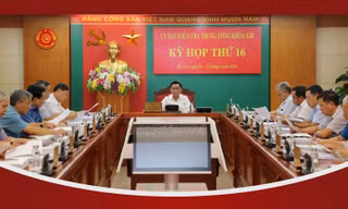 Những kỳ họp 'mở đường' xử lý các vụ án về đất đai, chứng khoán, kit test Việt Á