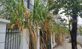 Khung cảnh hoang lạnh của hàng trăm biệt thự trên ‘đất vàng’ ở TP Hoà Bình