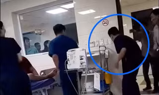 Phạt người đạp vào bụng nhân viên y tế 35 triệu đồng