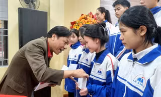Tiếp thêm động lực cho học sinh nghèo tỉnh Quảng Bình