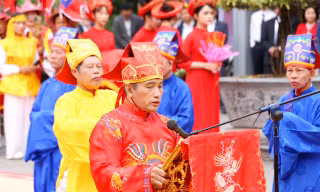 Phú Thọ dừng lễ hội, hoạt động dâng hương các Vua Hùng vẫn diễn ra