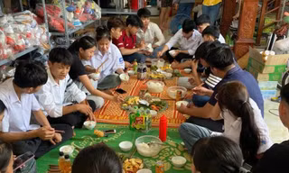 Cơm trưa, chỗ nghỉ miễn phí: Nghĩa tình mùa thi từ vợ chồng vùng núi