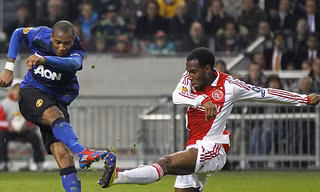 Thắng dễ Ajax, M.U rộng cửa đi tiếp