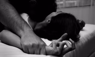 Bị hiếp dâm, cướp tài sản vì đi nhờ xe người lạ