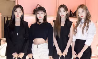 Chẳng ai như aespa, đại sứ thương hiệu mà cứ mặc đồ Givenchy là bị chê tơi tả