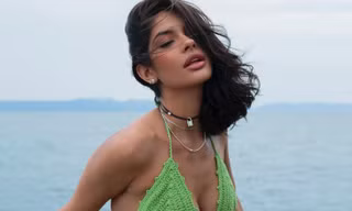 Hoa hậu đẹp nhất thế giới khoe dáng với bikini
