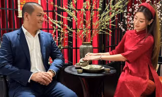 Dàn hoa, á hậu bên gia đình trong khoảnh khắc Giao thừa