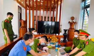 Bị chém trọng thương vì đứng trước cửa nhà đối thủ chửi bới, tiểu bậy