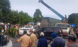 9 ô tô tông liên hoàn trên Quốc lộ 1A, nhiều người thương vong