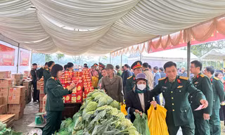Tết sớm từ 'Phiên chợ 0 đồng' ở Thanh Hóa