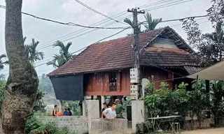 Nghi vợ có tình cảm với người khác, chồng đâm chết vợ rồi uống thuốc diệt cỏ tự tử 