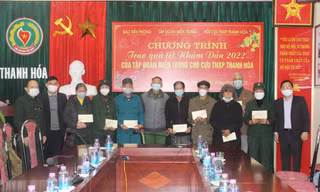 Trao tặng quà Tết cho cựu Thanh niên xung phong tỉnh Thanh Hóa