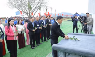 Tri ân, tưởng niệm các giáo viên và học sinh hy sinh tại công trường đê Nam sông Mã