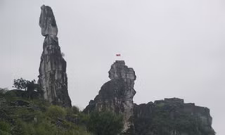 Thanh Hoá: Hòn Vọng Phu bị sét đánh sạt lở