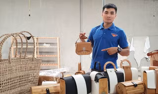 Thổi hồn quê vào túi xách truyền thống kết hợp chất da hiện đại