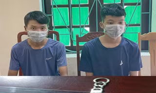 Bé trai 8 tuổi bị cướp bịt mồm, trói chân tay bỏ lại ngôi nhà hoang